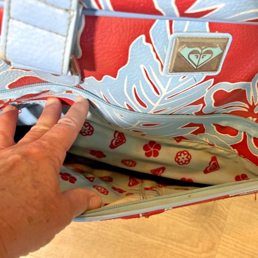 VTG Roxy Red Blue Floral Hawaiian tropical 25” Large Rolling Duffle Bag luggage - Picture 13 of 16